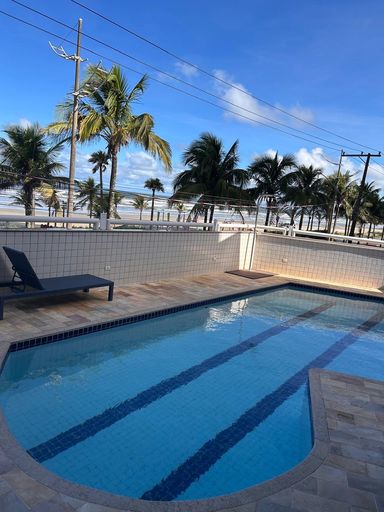 PISCINA COM VISTA PARA O MAR