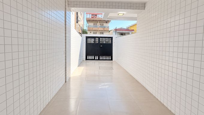 Casa Sobreposta Térrea no Embaré com 2 vagas