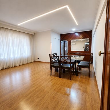 Sala de Estar e Jantar com vista da entrada