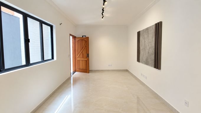 Casa Sobreposta Térrea na Comendador Alfaia Rodrigues com Sala Ampla