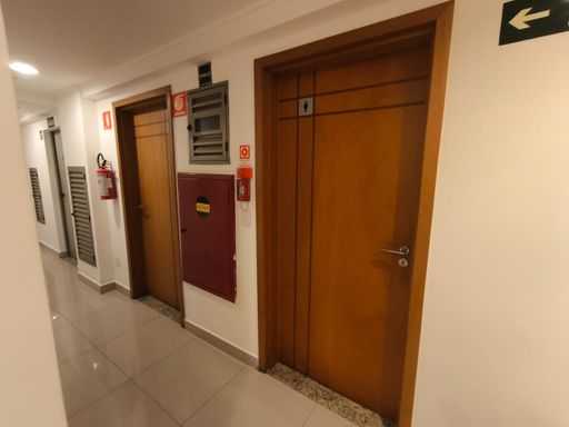 Banheiros nos corredores