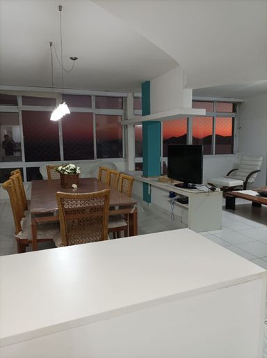 Sala de Jantar com Por do Sol