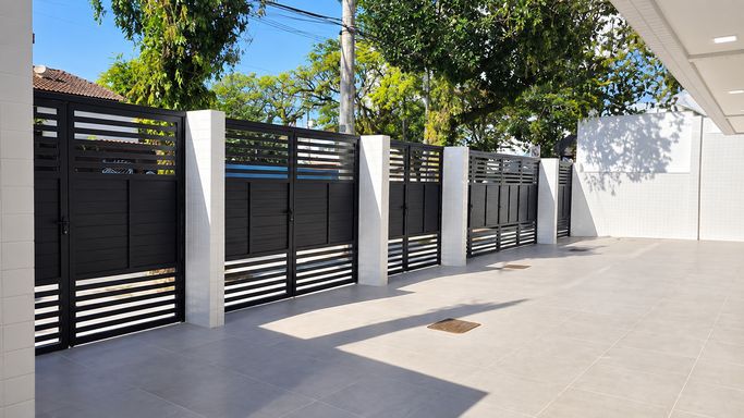 Casa Sobreposta Térrea com 1 vaga de Garagem