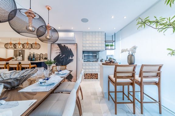 Sala de Jantar Integrada com Churrasqueira  e Varanda Gourmet