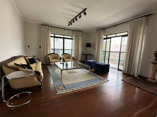 Sala de Estar Principal com Varanda