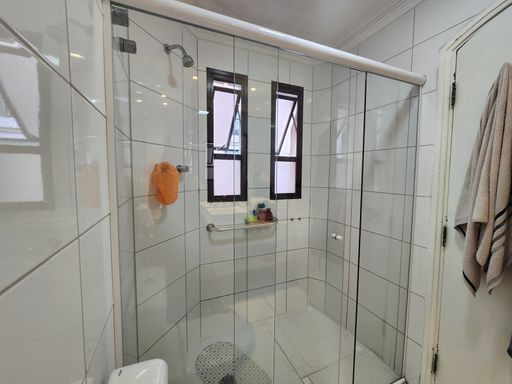 Banheiro com iluminação natural