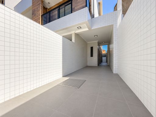 Casa Sobreposta Térrea no Embaré com 100m²