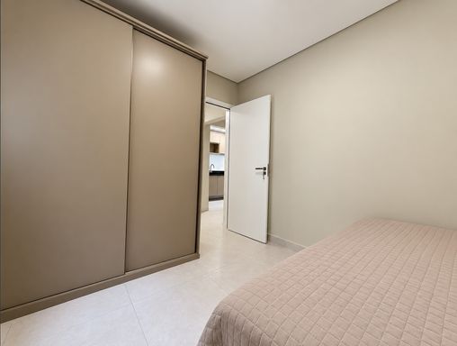 Dormitório Solteiro com cama e armário