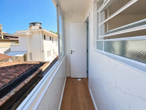 Apartamento Edifício Santa Terezinha na Vila Belmiro com área de serviço