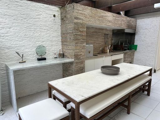 Espaço com Churrasqueira