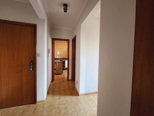 Hall para Piscina/Lavado e Cozinha de Apoio