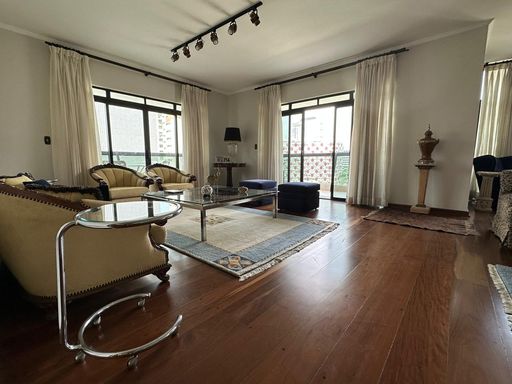 Sala de Estar Principal com Varanda