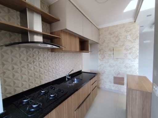 Cozinha Americana com armários, CookTop e Coifa