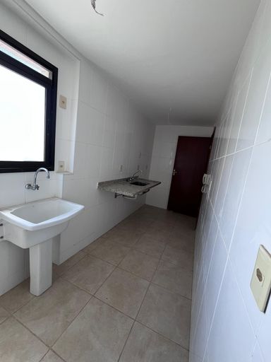 Cozinha com área de serviço