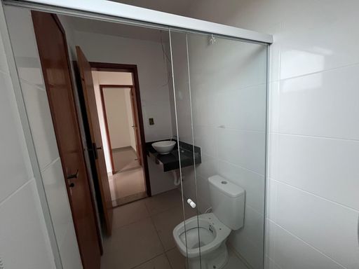 banheiro social e canadense