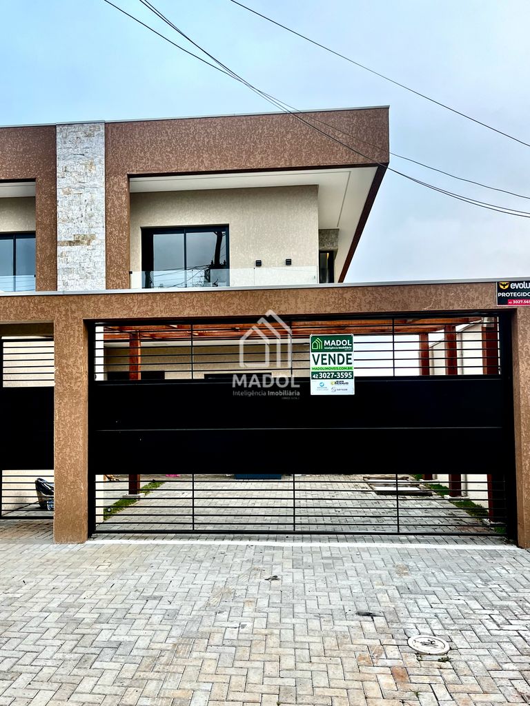 Sobrado à venda em Uvaranas, Ponta Grossa — Portal Chave Fácil