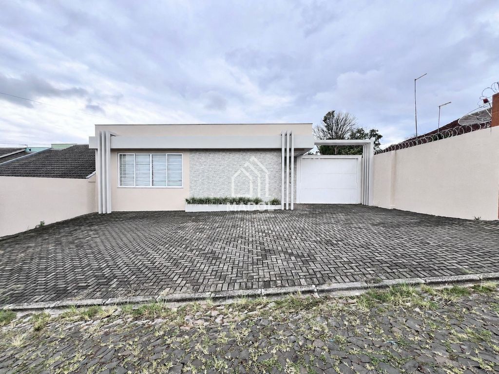 Casa à venda em Uvaranas, Ponta Grossa — Portal Chave Fácil
