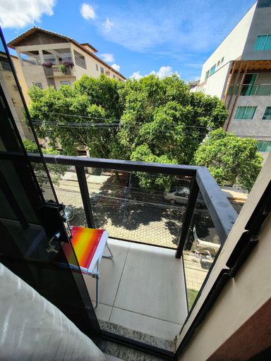 sacada suíte com frente para rua
