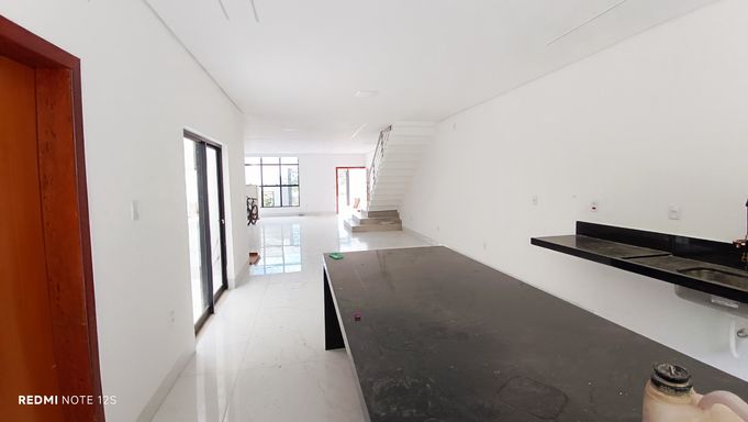 perspectiva de vista dos fundos para entrada do imóvel