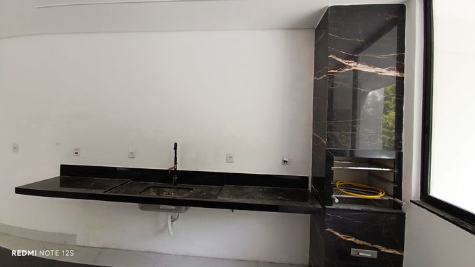 bancada de cozinha com churrasqueira integrada