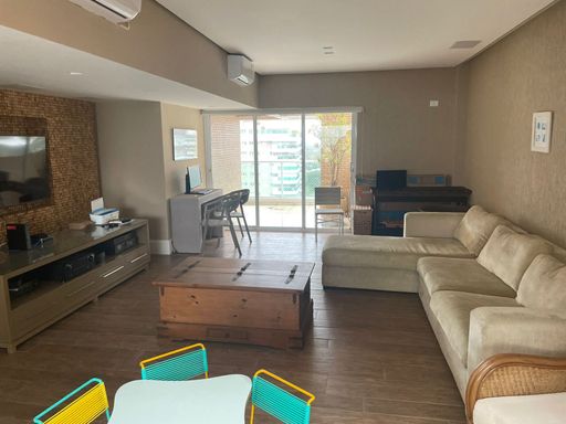 O espaço interno mobiliado, refletindo bom gosto e sofisticação.