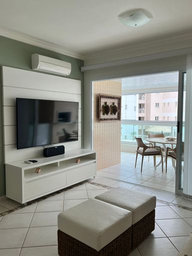 Imagine seus melhores momentos aqui! Uma sacada ampla e privativa, com churrasqueira e área gourmet, o cenário perfeito para celebrar a vida com vista para a imensidão azul da Riviera.