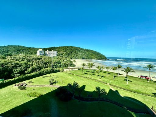 A fachada imponente do Four Seasons Riviera Módulo 8, um símbolo de luxo e exclusividade.