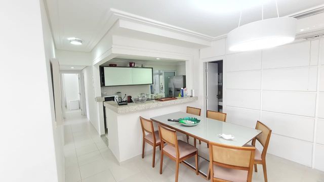 O espaço de jantar, aconchegante e perfeito para refeições em família.
