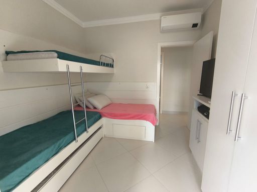 O terceiro quarto, com sua vista privilegiada para o exterior.