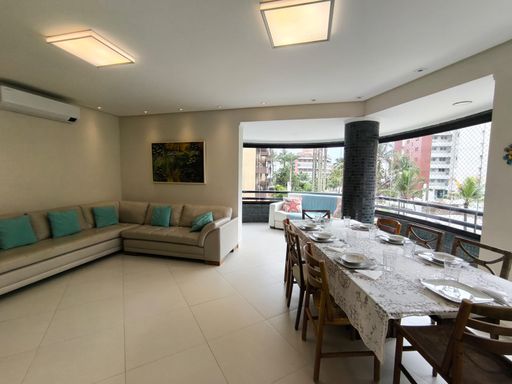 A vista privilegiada do apartamento para a natureza.