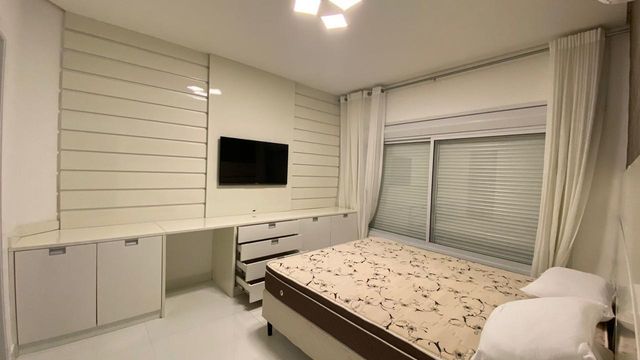Detalhe dos móveis planejados em um dos quartos