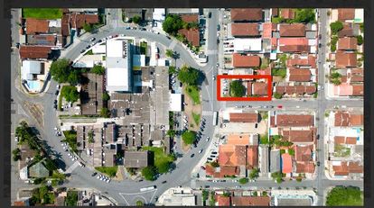 Um terreno amplo de 535,60 m² que oferece potencial ilimitado. O espaço ideal para sua clínica ou consultório, com espaço para a criação de estacionamentos, áreas de espera externas ou futuras ampliações de acordo com o seu projeto