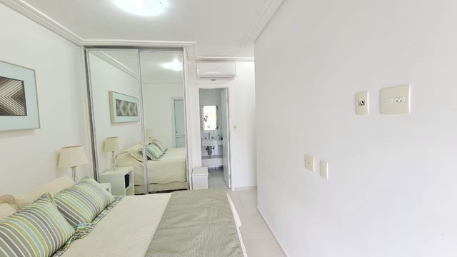A praticidade e o design dos armários embutidos.