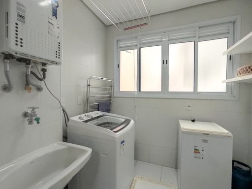 A área de serviço, projetada para a praticidade do dia a dia.