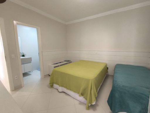 O quarto principal, a suíte, um refúgio de tranquilidade e privacidade.
