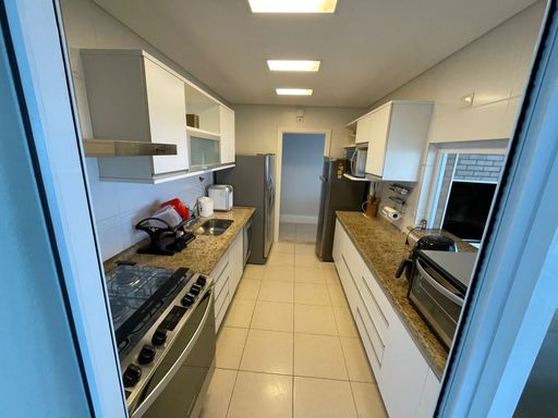 A cozinha completa, funcional e com design sofisticado.