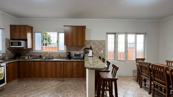 cozinha e sala de jantar