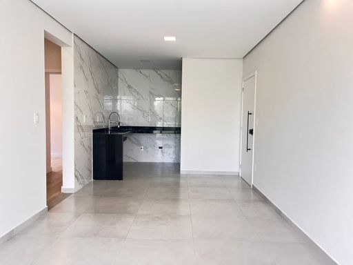 Sala de estar integrada com a cozinha