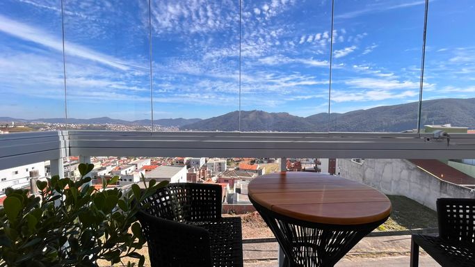 Varanda com vista panorâmica fechada em blindex