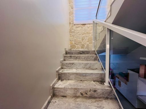 Escada para primeiro pavimento
