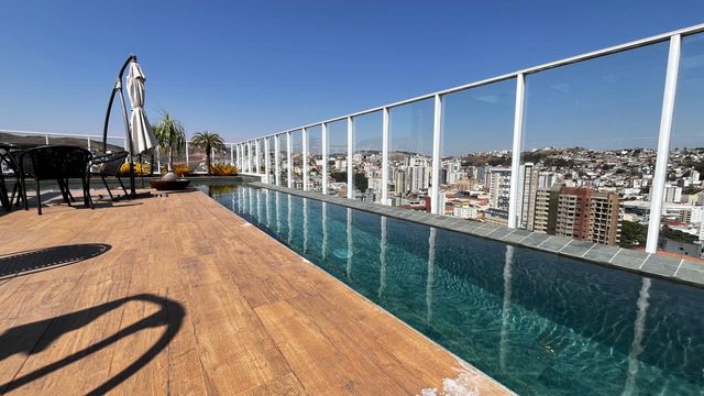 Piscina com vista panorâmica