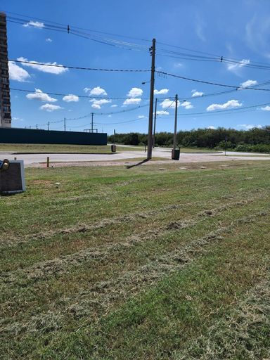 Terreno de esquina irregular.