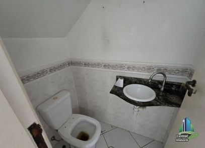 Lavabo em baixo da escada