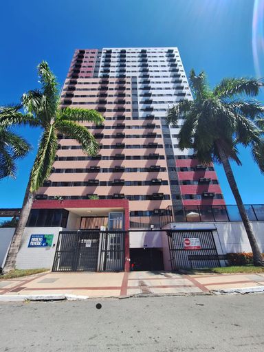 🏡 Apartamento | 60 m² | 3 Quartos (1 Suíte) | Serraria | Maceió-AL
✨ Apartamento na Serraria: Perfeito para famílias pequenas e casais que buscam conforto e praticidade.
Apresentamos este excelente apartamento na Serraria, ideal para quem valoriza comodidade, segurança e uma infraestrutura completa. Localizado em um dos bairros mais estratégicos de Maceió, este imóvel é a escolha perfeita para quem quer viver em um local tranquilo e com fácil acesso a serviços essenciais.
🏢 Características do Apartamento
 * Orientação: Nascente, garantindo ventilação e iluminação natural durante todo o dia.
 * Área privativa: 60 m² de área privativa.
 * Dormitórios: 3 quartos, sendo 1 suíte.
 * Banheiros: 1 banheiro social.
 * Sala: Ampla sala para 2 ambientes.
 * Cozinha: Cozinha funcional.
 * Serviço: Área de serviço integrada.
 * Garagem: 1 vaga de garagem.
🛡️ Características da Infraestrutura
 * Lazer: 🏊 Piscina com raia e prainha, 🏋️ academia completa, 🎉 salão de festas, ⚽ quadra poliesportiva, 🍖 área gourmet com churrasqueira e 🧒 espaço kids.
 * Acessibilidade: 🛗 4 elevadores, facilitando o acesso a todas as áreas.
 * Segurança: 🔒 Portaria 24 horas e reconhecimento facial.
 * Outros: 🚬 Área para fumantes.
📍 Localização
O imóvel está situado no bairro da Serraria, em Maceió, uma região conhecida pela sua completa infraestrutura de serviços. O bairro oferece fácil acesso a hospitais, bares, restaurantes, postos de gasolina, supermercados, bancos e diversos outros estabelecimentos que facilitam o dia a dia.
💰 Valores
 * Aluguel: R$ 2.800,00 por mês.
 * Inclusos no aluguel: 📦 Condomínio, 💧 água e 📄 IPTU.