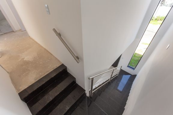 Escada pé direito duplo