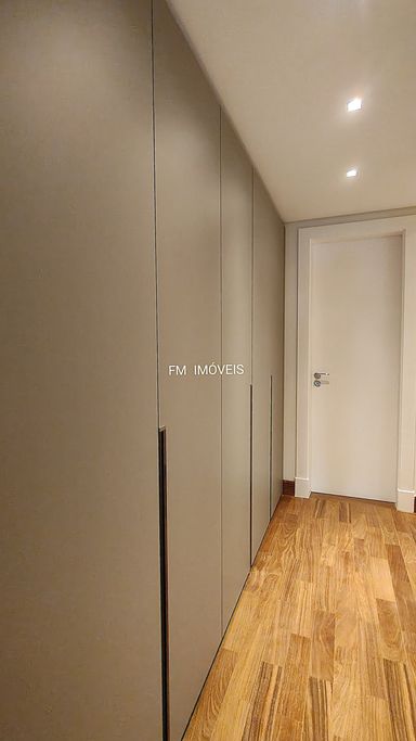 CLOSET SUITES