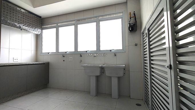 LAVANDERIA E MOTORES DOS AR CONDICIONADOS