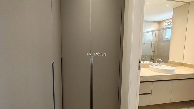 CLOSET SUITES
