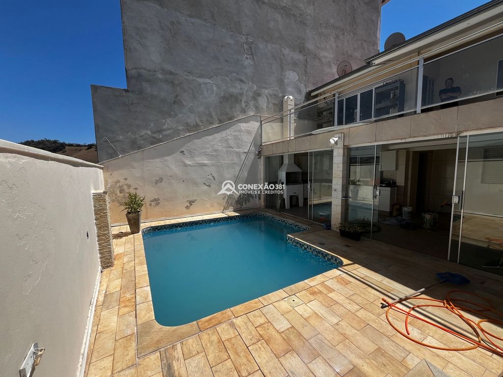 Casa à Venda em Cambuí/MG