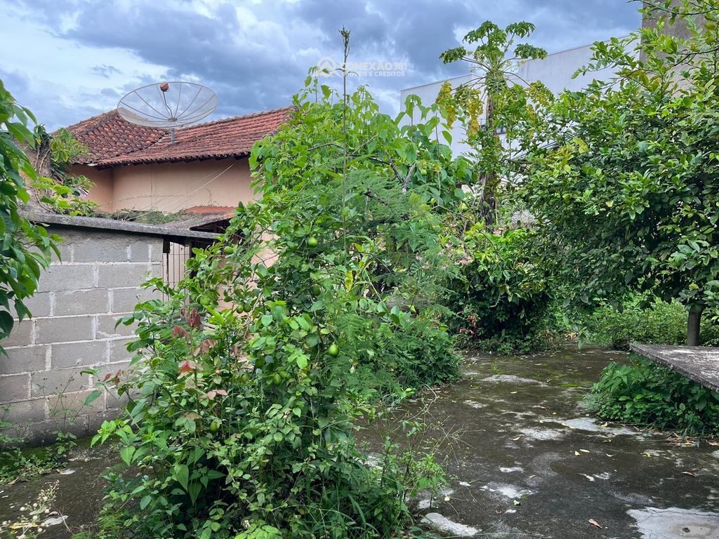 Sobrado com Ponto Comercial à Venda em Cambuí, MG — foto 38
